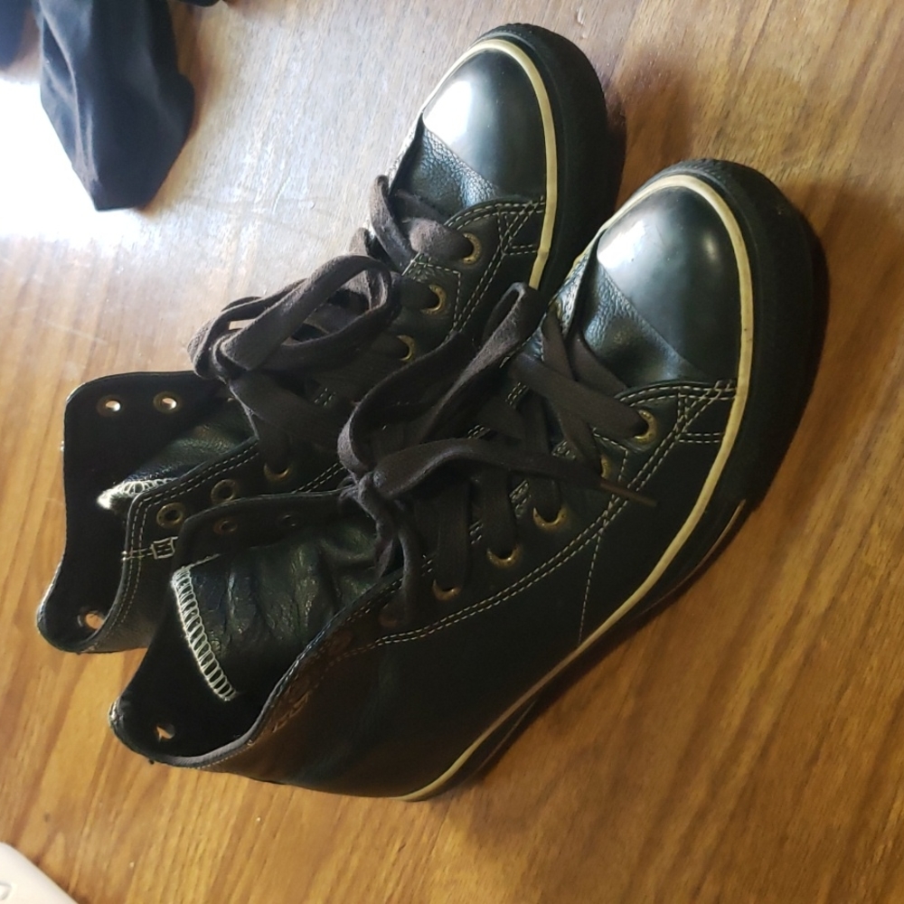 Leather Converse High top sz 9 in amazing shape!